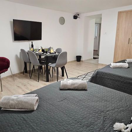 Holiness Apartmanok Szeged Eksteriør bilde