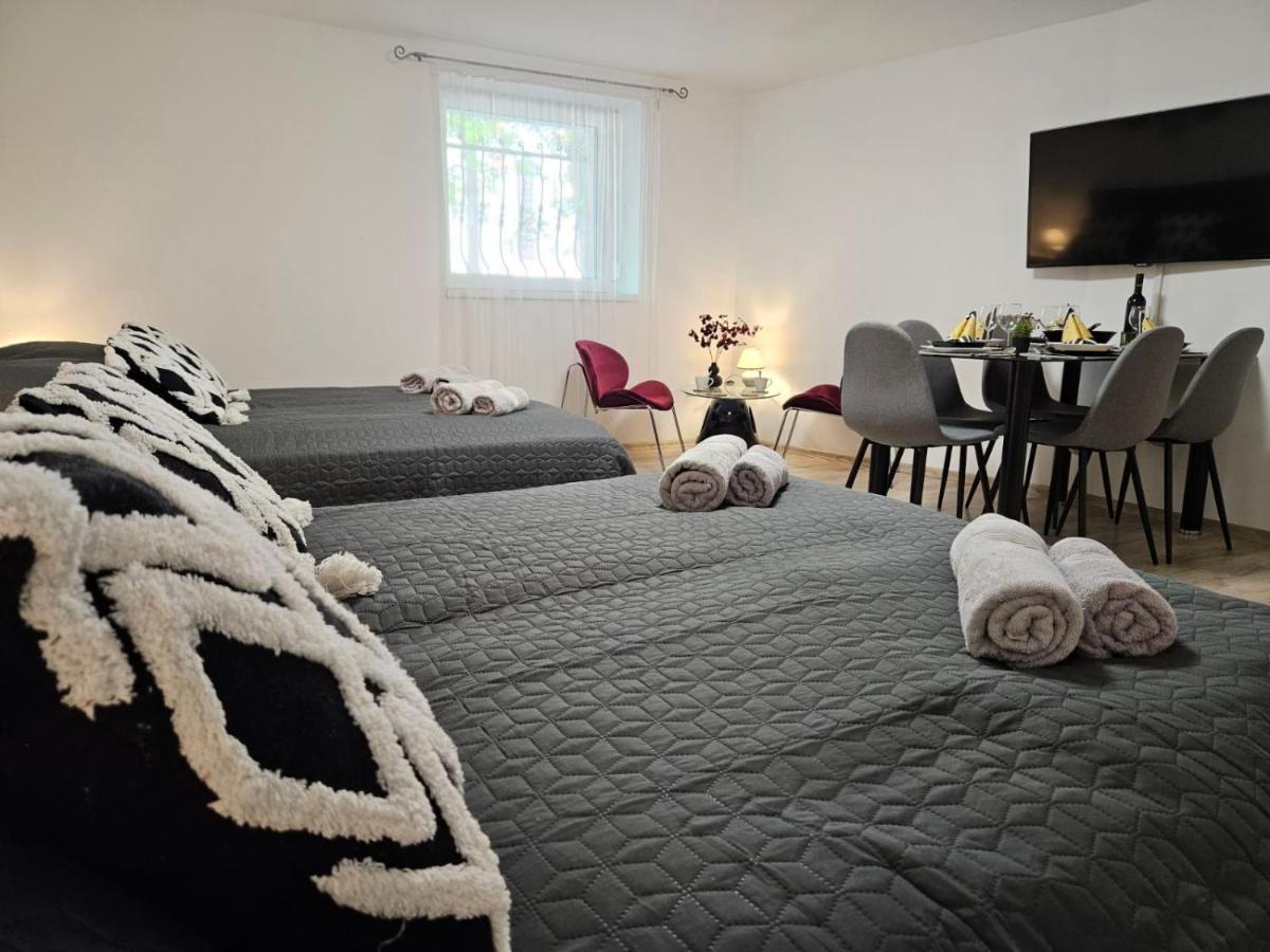 Holiness Apartmanok Szeged Eksteriør bilde