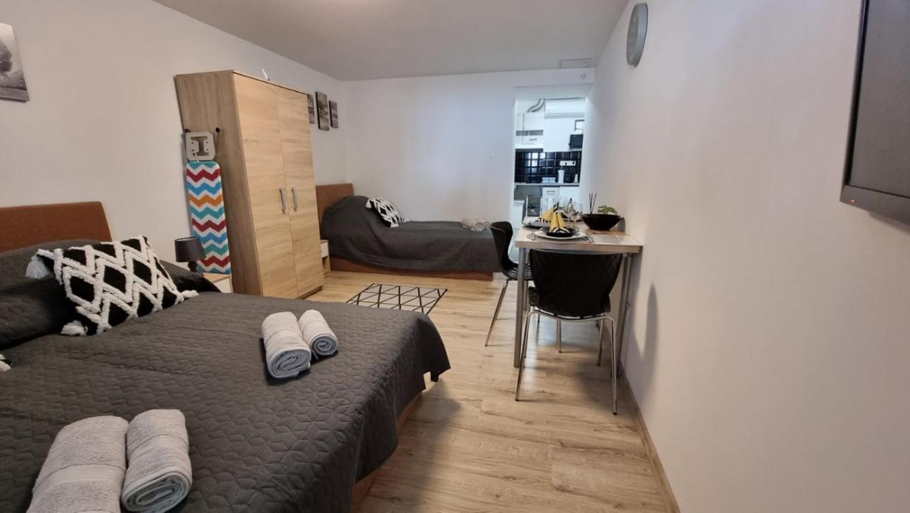 Holiness Apartmanok Szeged Eksteriør bilde