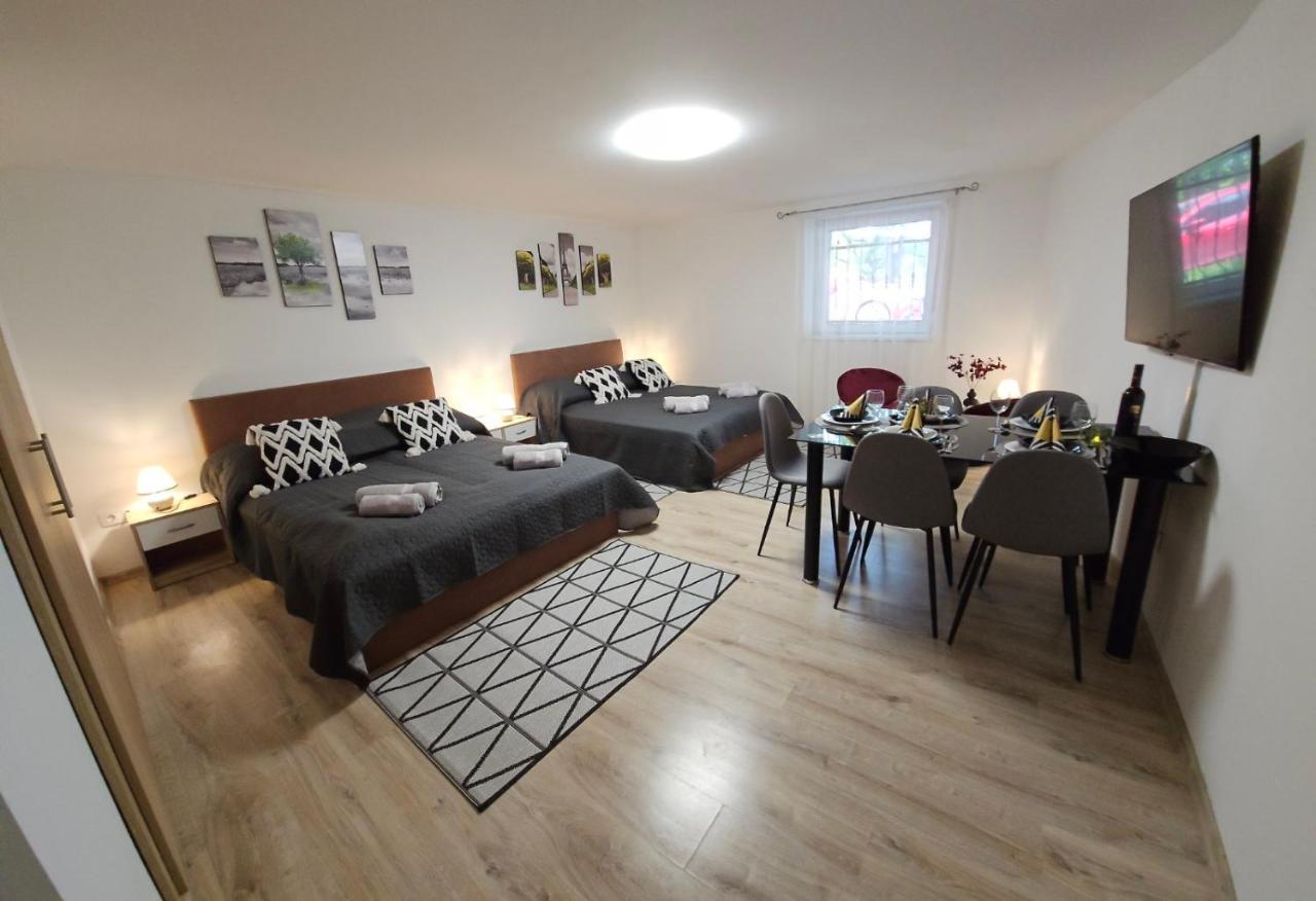 Holiness Apartmanok Szeged Eksteriør bilde