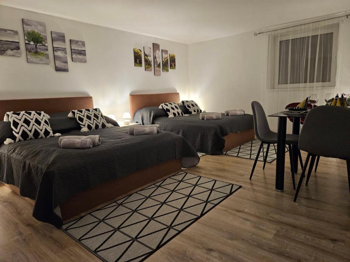 Holiness Apartmanok Szeged Eksteriør bilde