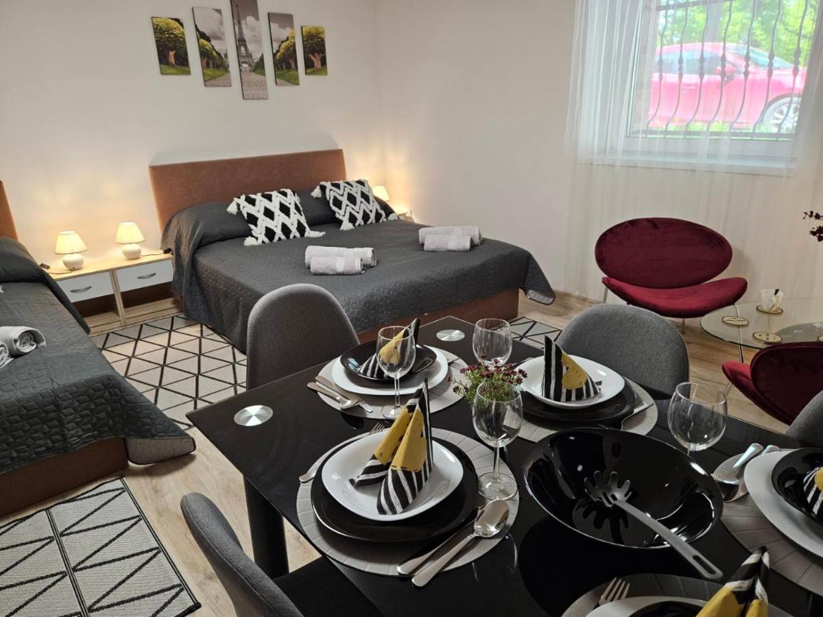 Holiness Apartmanok Szeged Eksteriør bilde